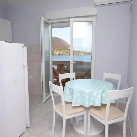 Apartman Apartments By The Sea Kali, Ugljan - 8235 Kali