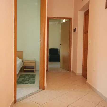 Apartments By The Sea Kali, Ugljan - 8235 *